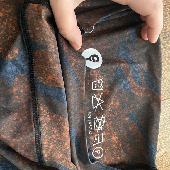 2/40$Yoga democraty unique heart tone made with recycle bottles size small - Picture 2 of 5